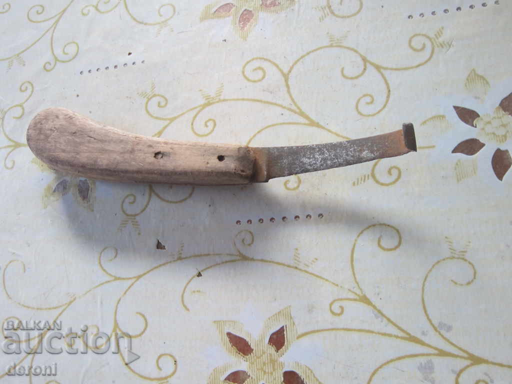 Auction An old tool knife for wrought iron hooves Auction An old tool knife for wrought iron hooves