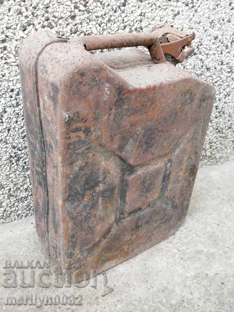 German tube 10 liters of motor oil for motorcycles ВМW DKW Weimach with price 49.00 BGN | € 25.05 German tube 10 liters of motor oil for motorcycles ВМW DKW Weimach with price 49.00 BGN | € 25.05