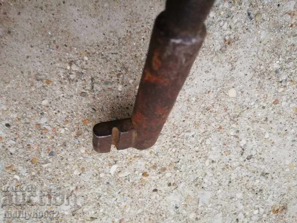 Delivery of Ancient handwheel key Delivery of Ancient handwheel key