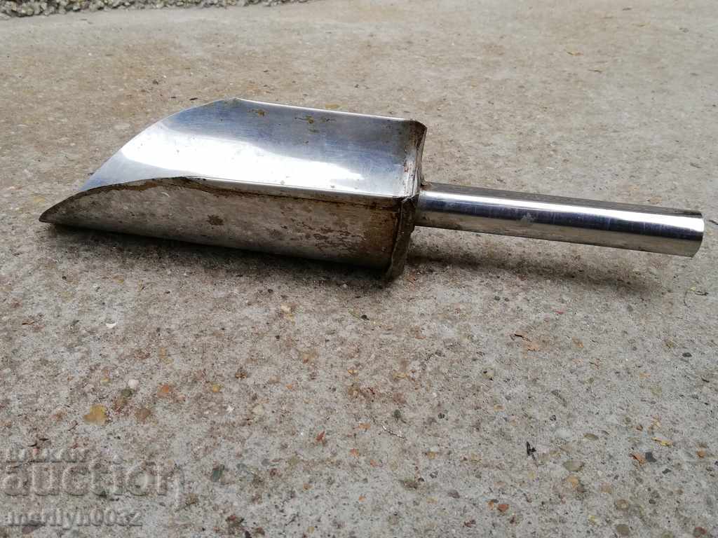 Auction Old metal shovel, shovel for grains Auction Old metal shovel, shovel for grains