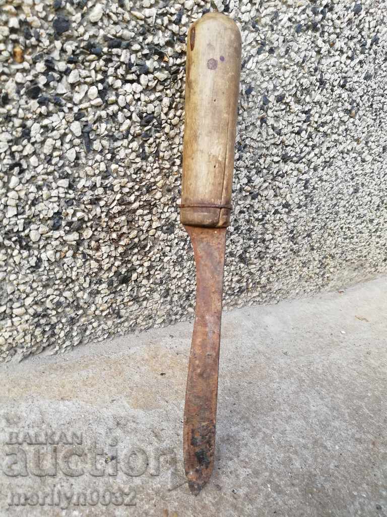 An old knife, the slender blade primitive with price 32.00 BGN | € 16.36 An old knife, the slender blade primitive with price 32.00 BGN | € 16.36