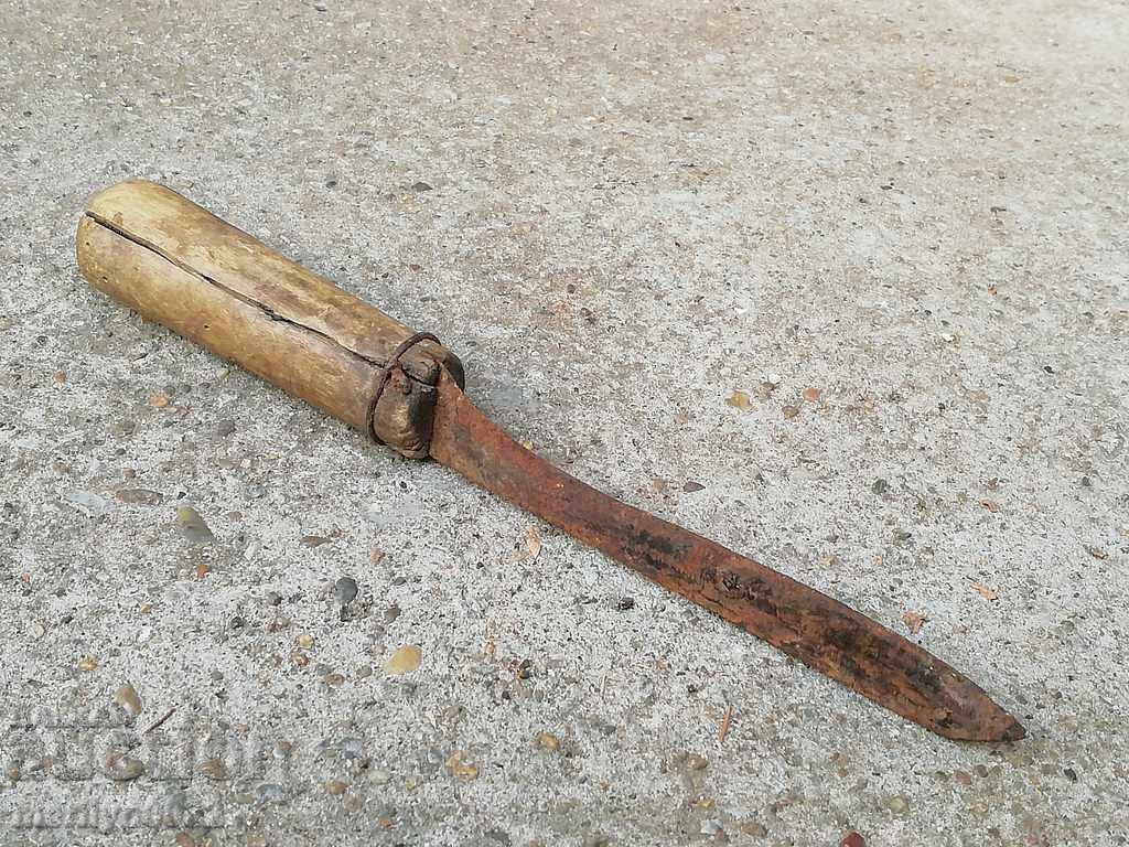 An old knife, the slender blade primitive - 6 An old knife, the slender blade primitive - 6