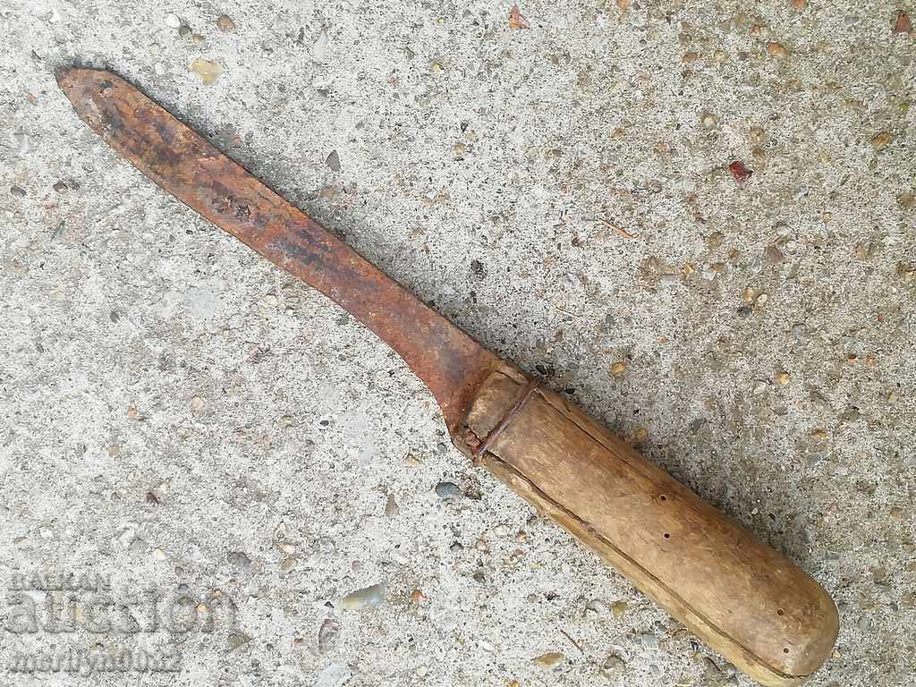 An old knife, the slender blade primitive - 7 An old knife, the slender blade primitive - 7