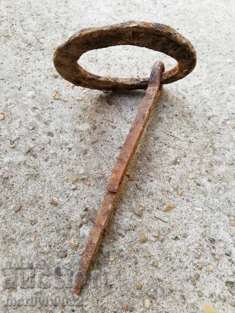 Σφυρήλατο σίδερο δαχτυλίδι γύρο για ξύλινη πύλη με τιμή 39.00 BGN | € 19.94 Σφυρήλατο σίδερο δαχτυλίδι γύρο για ξύλινη πύλη με τιμή 39.00 BGN | € 19.94