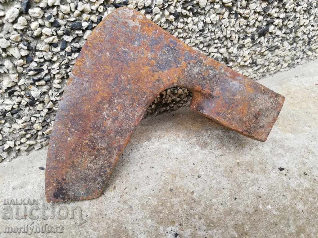 Un instrument vechi de arbori axiali din fier forjat cu preț 41.00 BGN | € 20.96 Un instrument vechi de arbori axiali din fier forjat cu preț 41.00 BGN | € 20.96