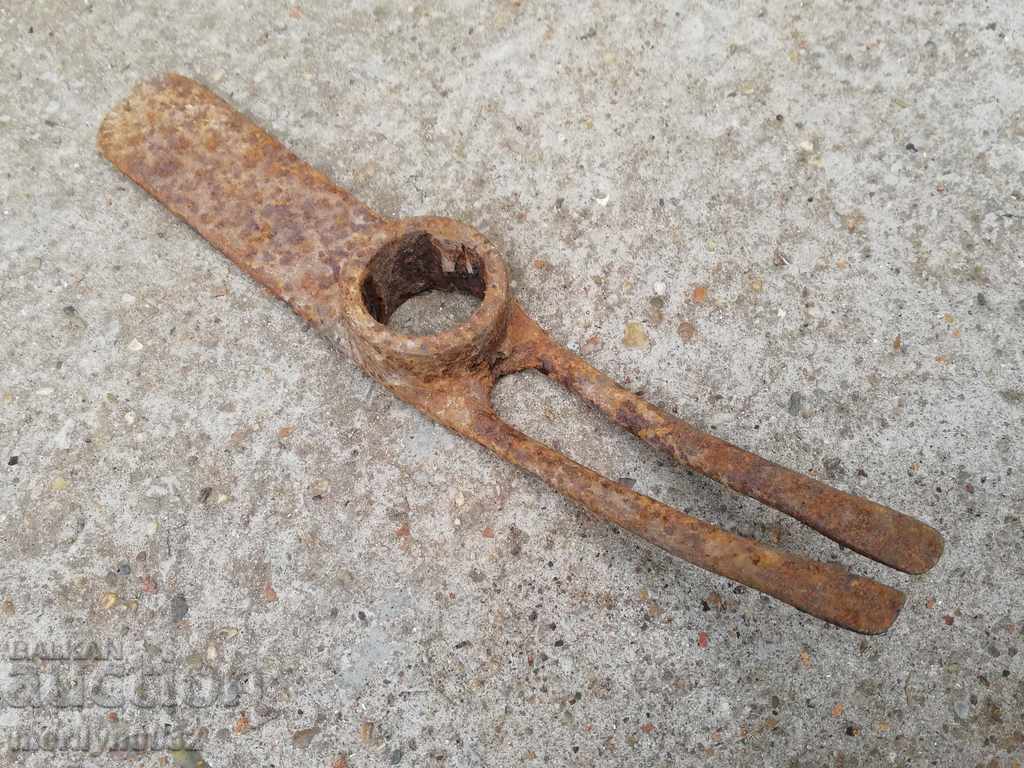 Old agricultural tool, turntable, pick, chap - 6