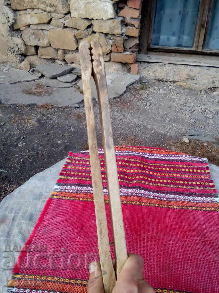 Delivery of An old laundry pinch Delivery of An old laundry pinch