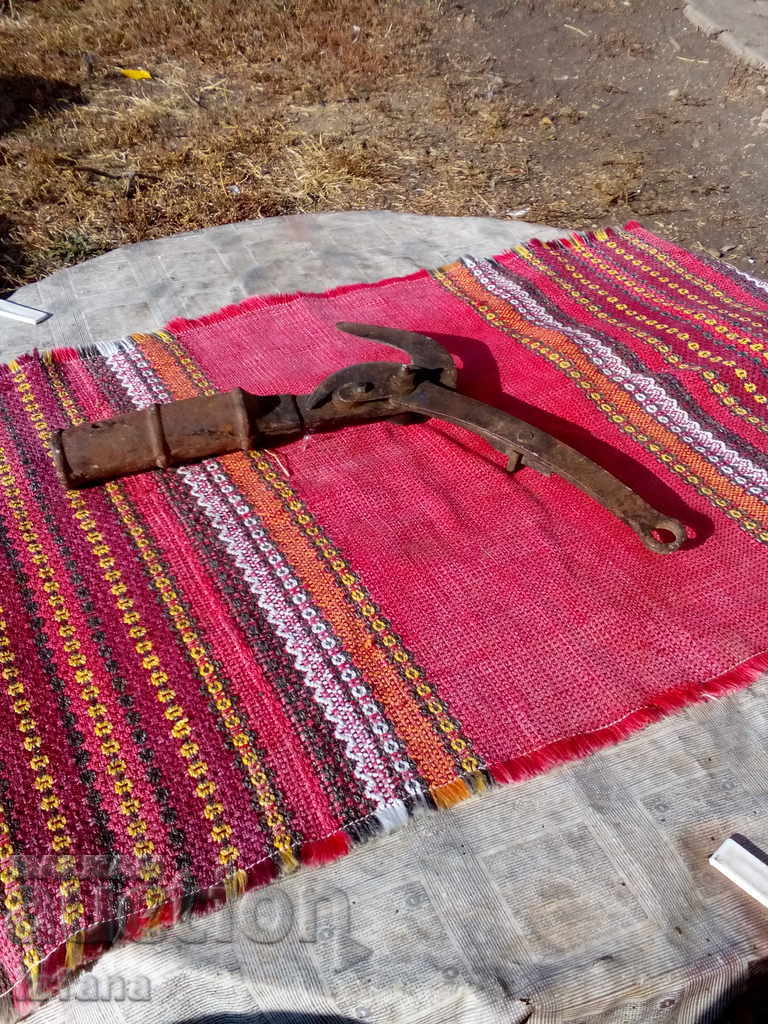 Auction Ancient tool Auction Ancient tool