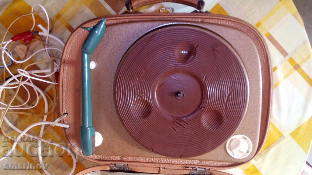 old retro gramophone with price 50.00 BGN | € 25.56 old retro gramophone with price 50.00 BGN | € 25.56