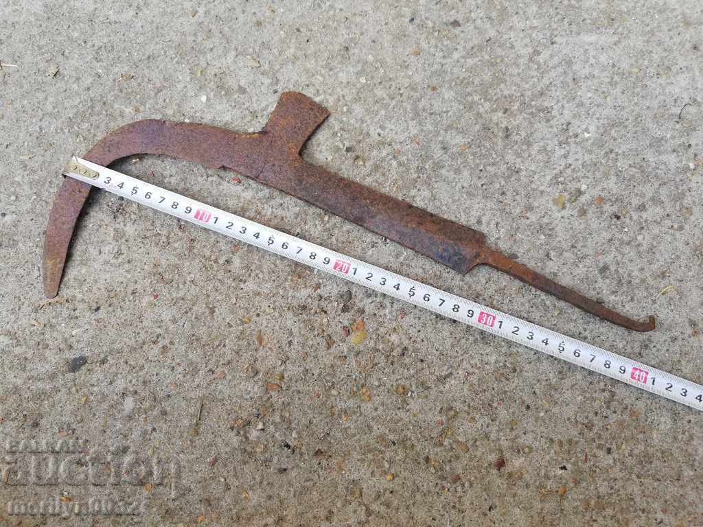 Auction Old hand-forged scythe, wrought iron blade Auction Old hand-forged scythe, wrought iron blade