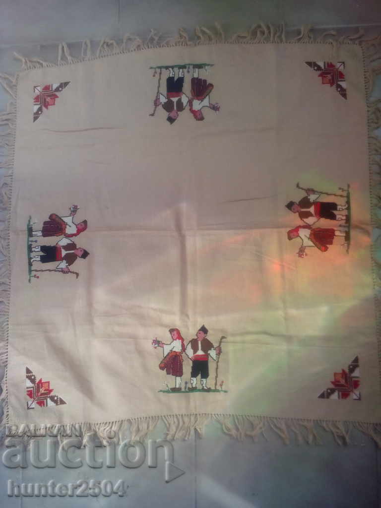 Τετράγωνο, τραπεζομάντηλο με κέντημα ταπισερί 75x75 εκ. με κρόσσι Τετράγωνο, τραπεζομάντηλο με κέντημα ταπισερί 75x75 εκ. με κρόσσι