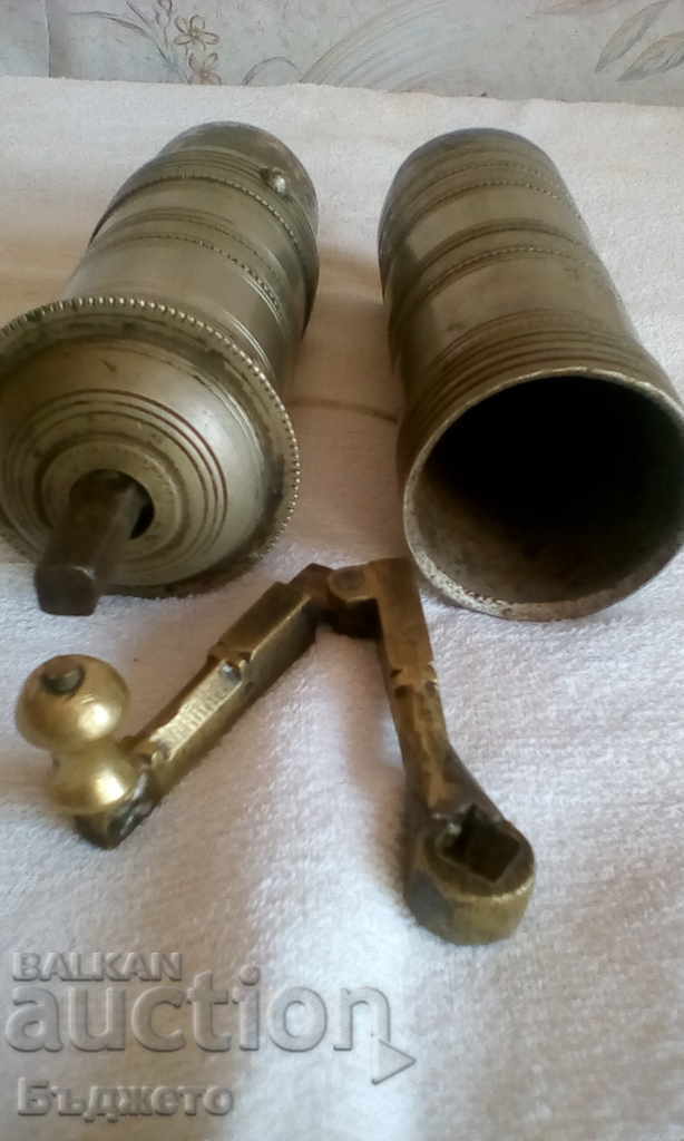 Delivery of Old bronze coffee and spice grinder Delivery of Old bronze coffee and spice grinder