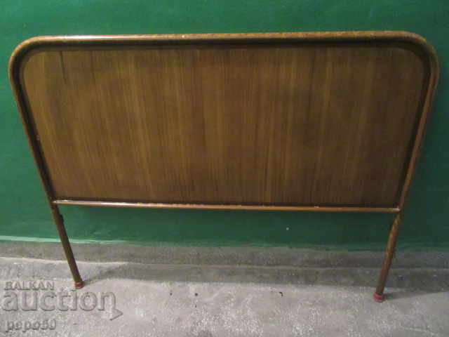 Auction OLD BEAUTIFUL METAL FRONT BED Auction OLD BEAUTIFUL METAL FRONT BED