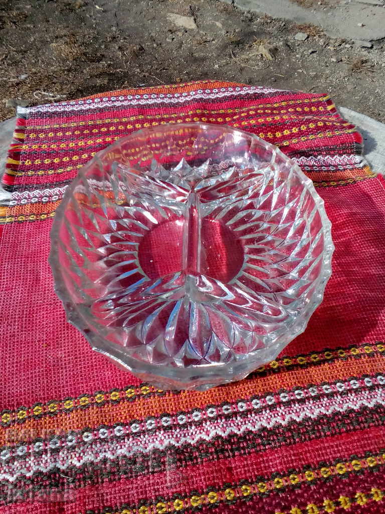 Чиния плато за бонбони,ядки с цена 12.00 лв. | € 6.14 Чиния плато за бонбони,ядки с цена 12.00 лв. | € 6.14