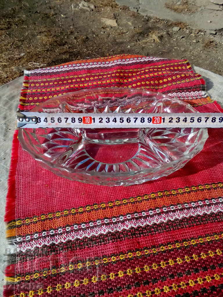 Аукцион Чиния плато за бонбони,ядки Аукцион Чиния плато за бонбони,ядки