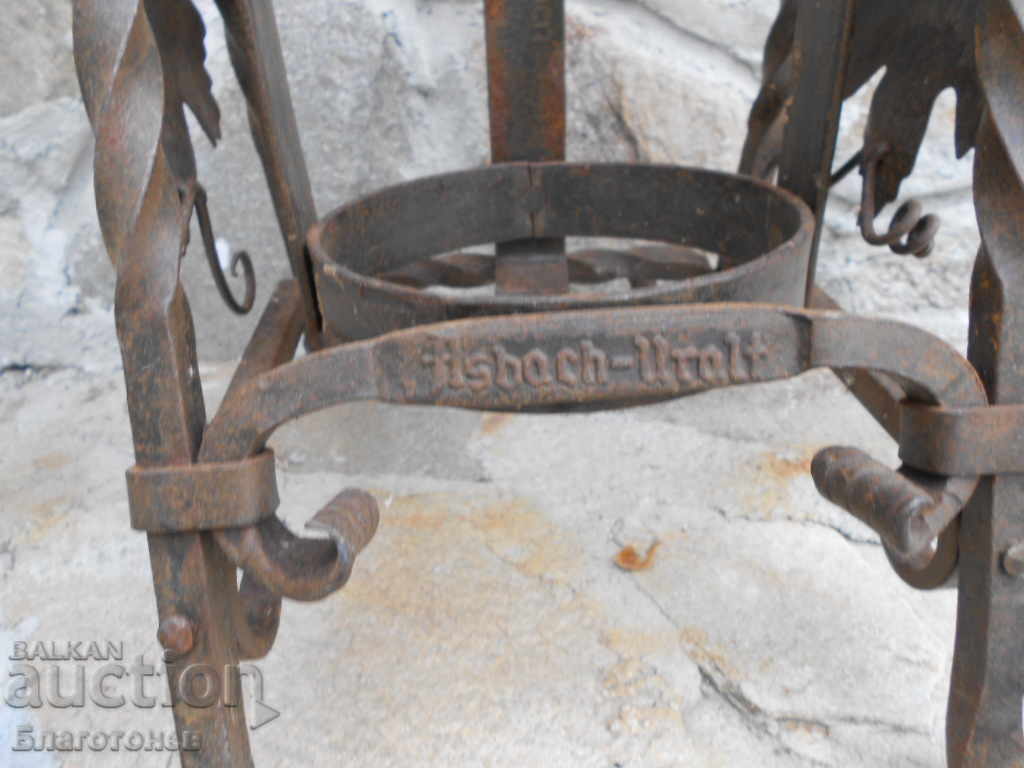 Аукцион Стойка за вино ковано желязо Аукцион Стойка за вино ковано желязо