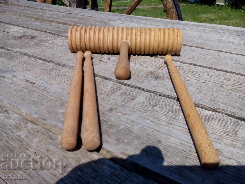 instrument muzical vechi din lemn