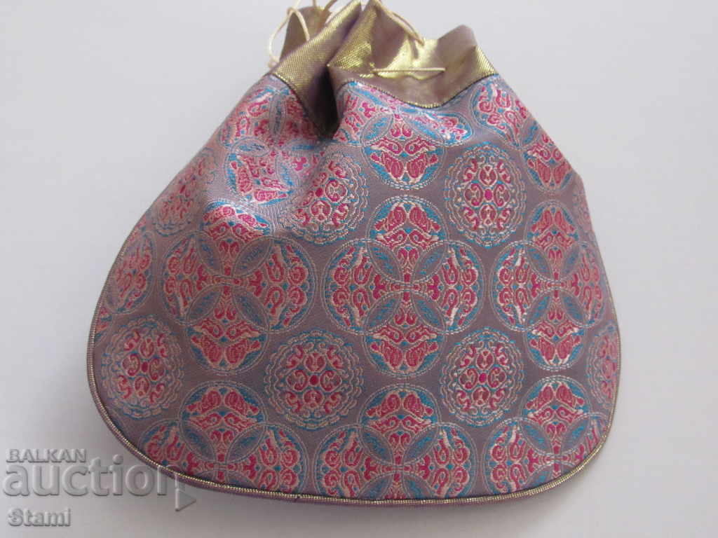 A traditional DELL cloth pouch from Mongolia-12 with price 12.00 BGN | € 6.14 A traditional DELL cloth pouch from Mongolia-12 with price 12.00 BGN | € 6.14