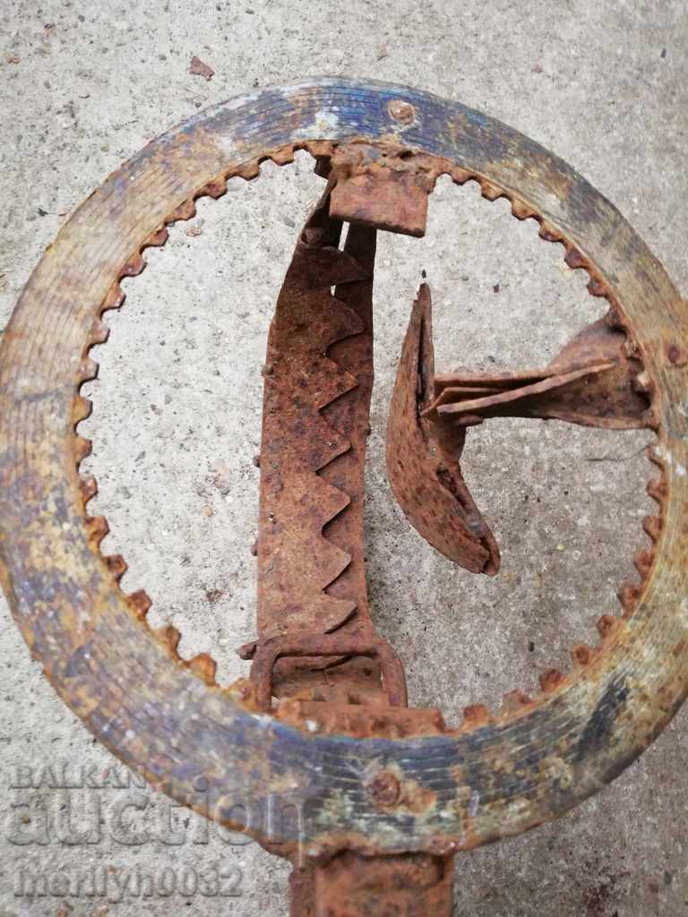 Hand forged trap with wrought iron spikes - 5 Hand forged trap with wrought iron spikes - 5