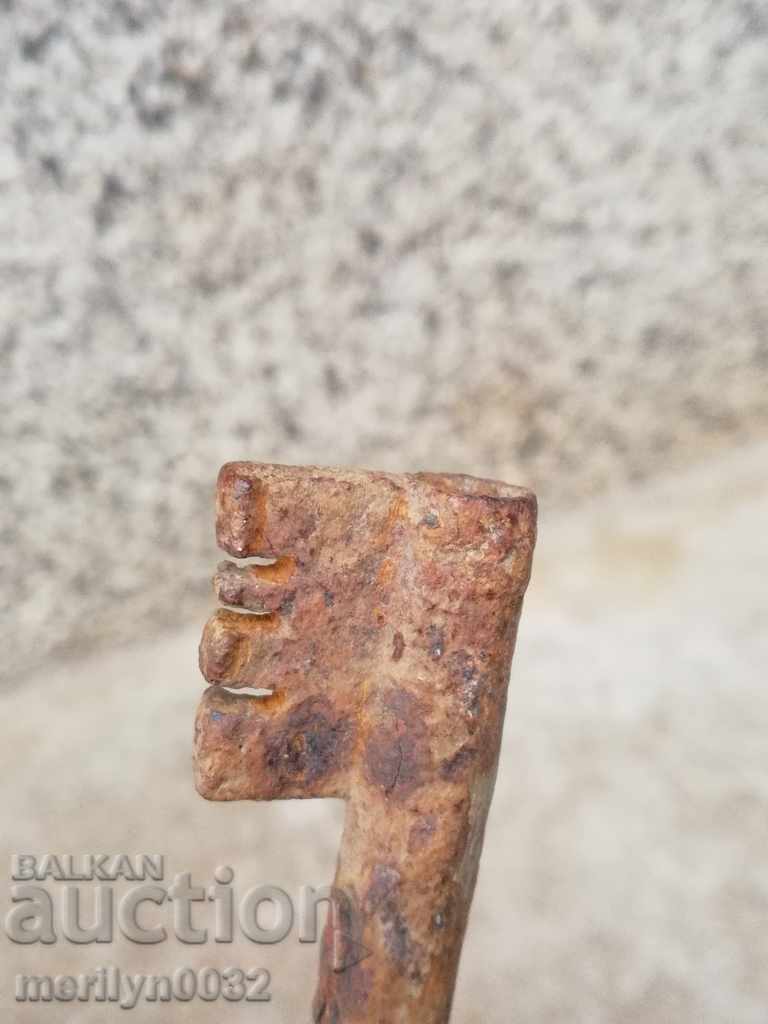 Auction Ancient handwheel key Auction Ancient handwheel key