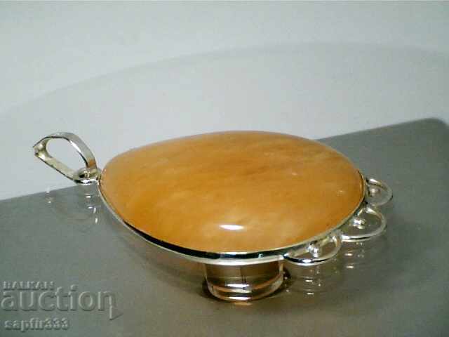 Auction Unique silver medallion with orange Adventurer Auction Unique silver medallion with orange Adventurer