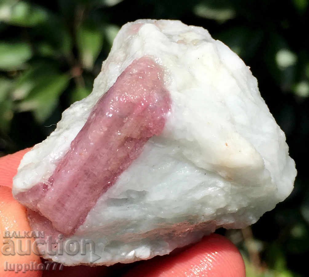 Delivery of pink tourmaline of a mineral matrix Delivery of pink tourmaline of a mineral matrix