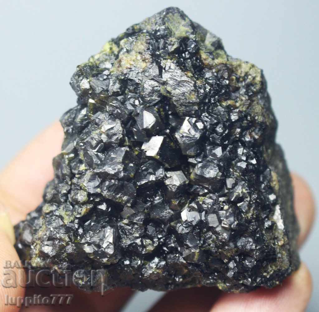 garnish anadrite of a mineral matrix - 5 garnish anadrite of a mineral matrix - 5