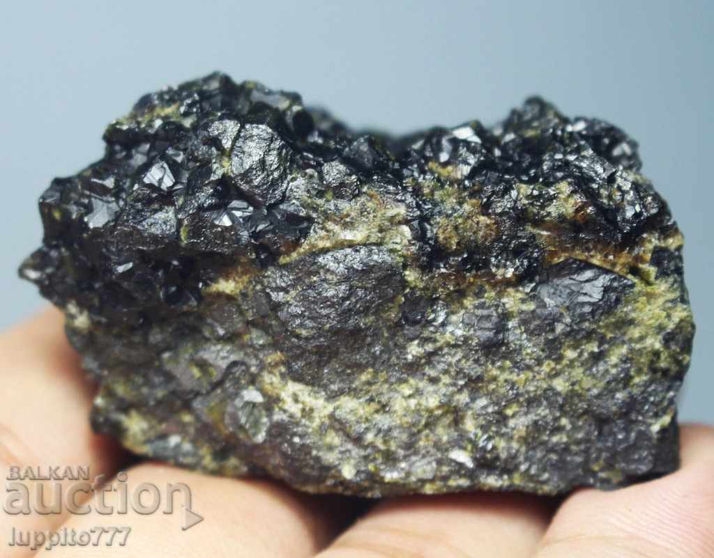 garnish anadrite of a mineral matrix - 6 garnish anadrite of a mineral matrix - 6