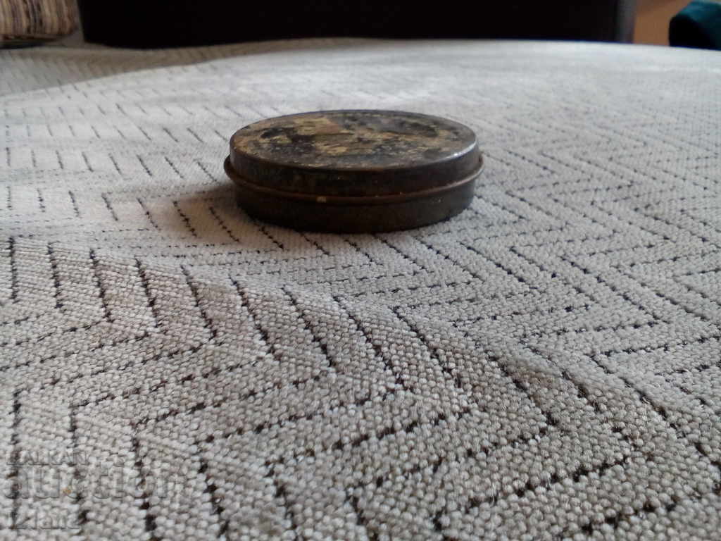 Auction Box of Shoe Paint COVER Auction Box of Shoe Paint COVER