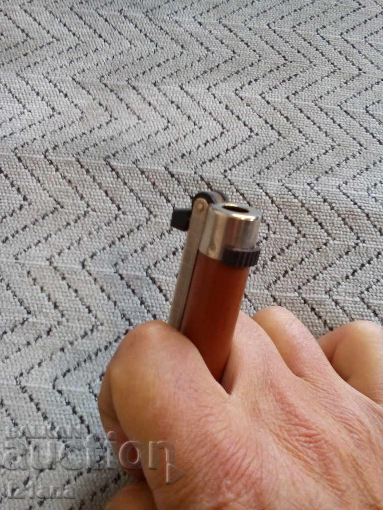 Auction An old lighter Auction An old lighter