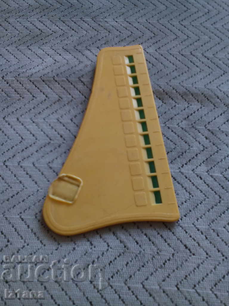 Auction  An old toy, a musical instrument