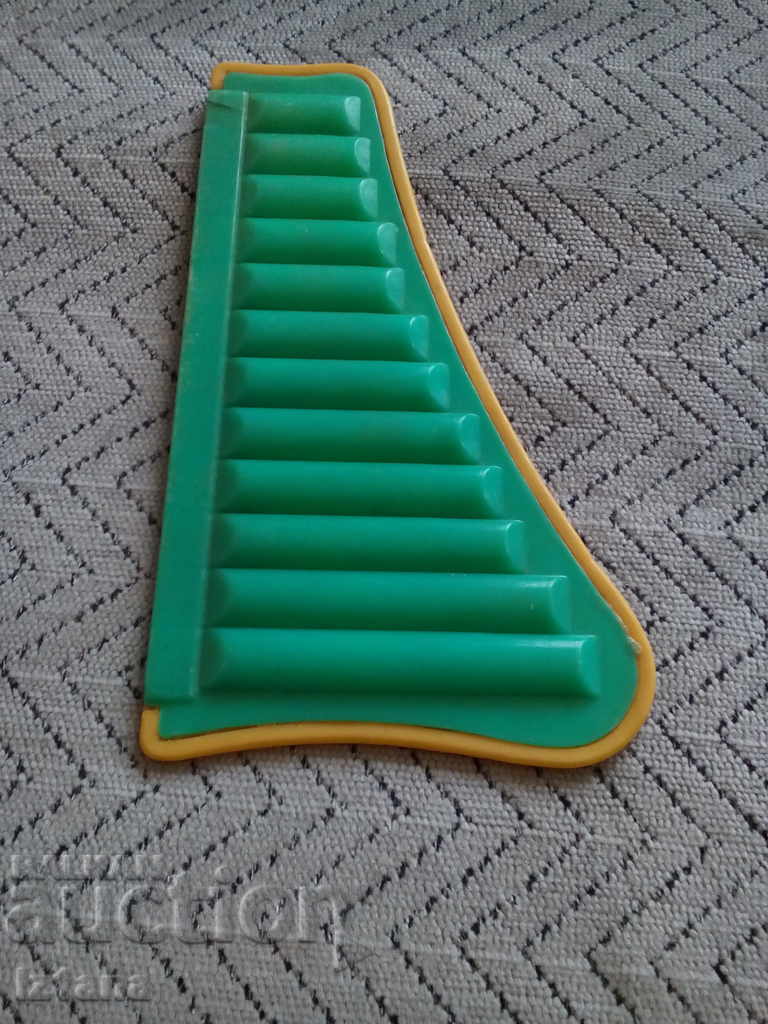 Delivery of An old toy, a musical instrument