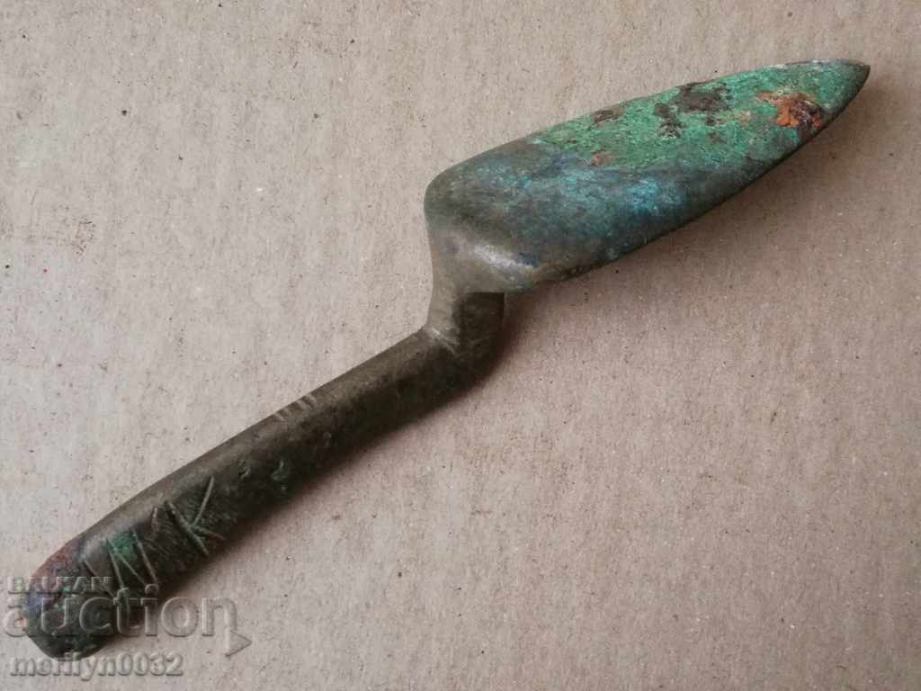 Auction  Renaissance bronze napkin with initials