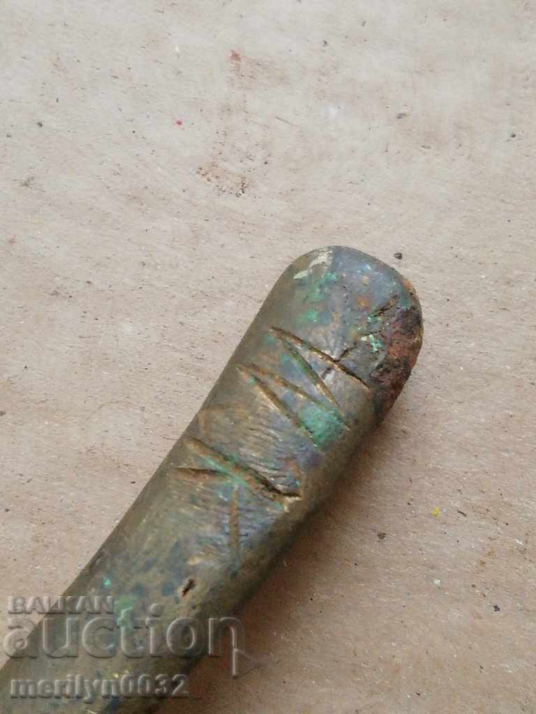 Renaissance bronze napkin with initials - 6