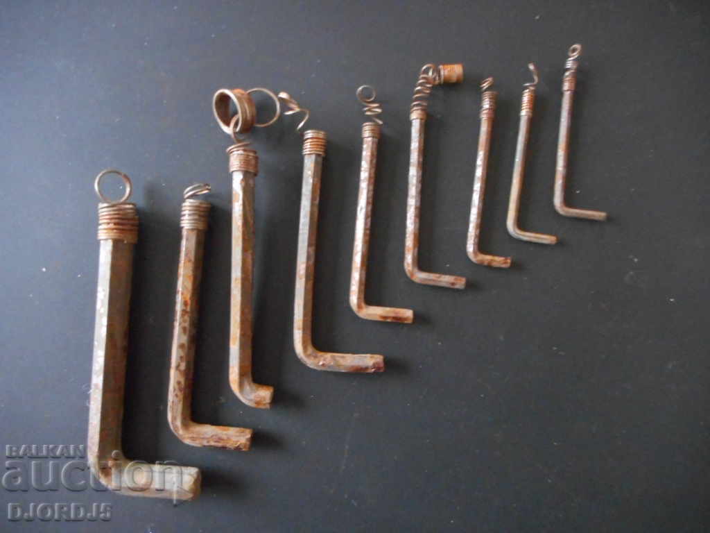 Chei de ștergere, alfabete cu preț 2.00 BGN | € 1.02