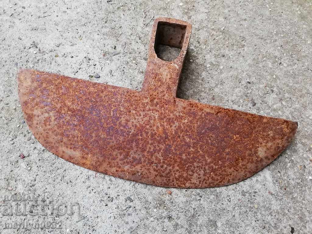 Παλιά σκαπάνη, σφυρήλατο σίδερο, συσκευή, εργαλείο με τιμή 35.00 BGN | € 17.90 Παλιά σκαπάνη, σφυρήλατο σίδερο, συσκευή, εργαλείο με τιμή 35.00 BGN | € 17.90