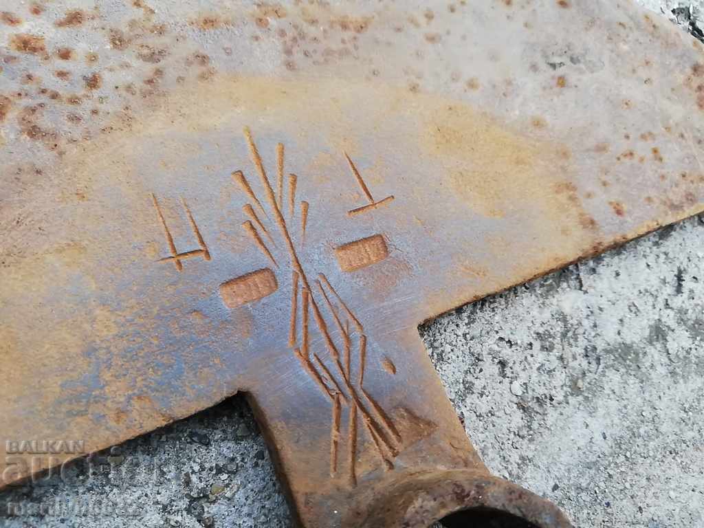 Παράδοση Παλιά σκαπάνη, σφυρήλατο σίδερο, συσκευή, εργαλείο Παράδοση Παλιά σκαπάνη, σφυρήλατο σίδερο, συσκευή, εργαλείο