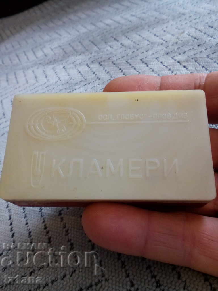 Livrarea O cutie veche de cleme de hârtie Livrarea O cutie veche de cleme de hârtie