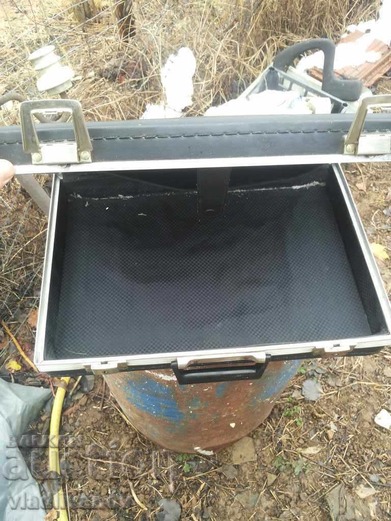 Suitcase with price 25.00 BGN | € 12.78 Suitcase with price 25.00 BGN | € 12.78