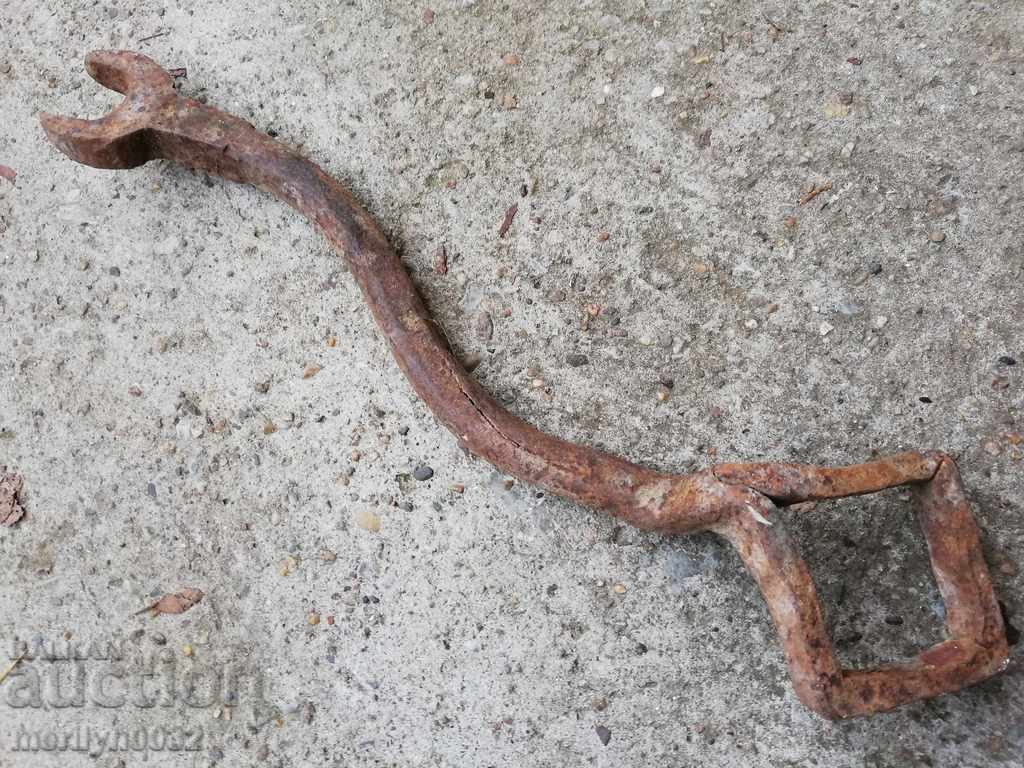 Old forged key wagon forged iron tool with price 32.00 BGN | € 16.36 Old forged key wagon forged iron tool with price 32.00 BGN | € 16.36