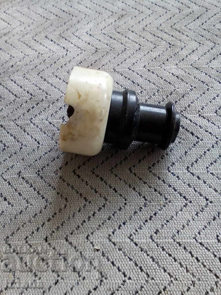Old plug and socket with price 10.00 BGN | € 5.11 Old plug and socket with price 10.00 BGN | € 5.11