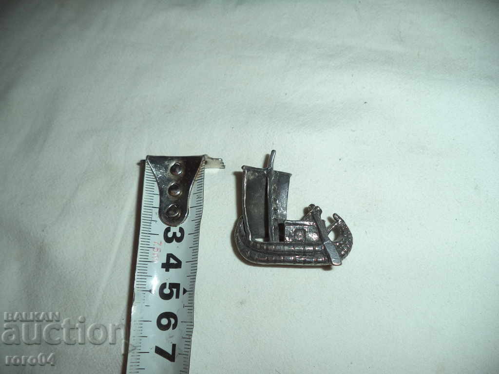 Auction STAR SMALL SCULPTURE - BOAT II - MARKED Auction STAR SMALL SCULPTURE - BOAT II - MARKED