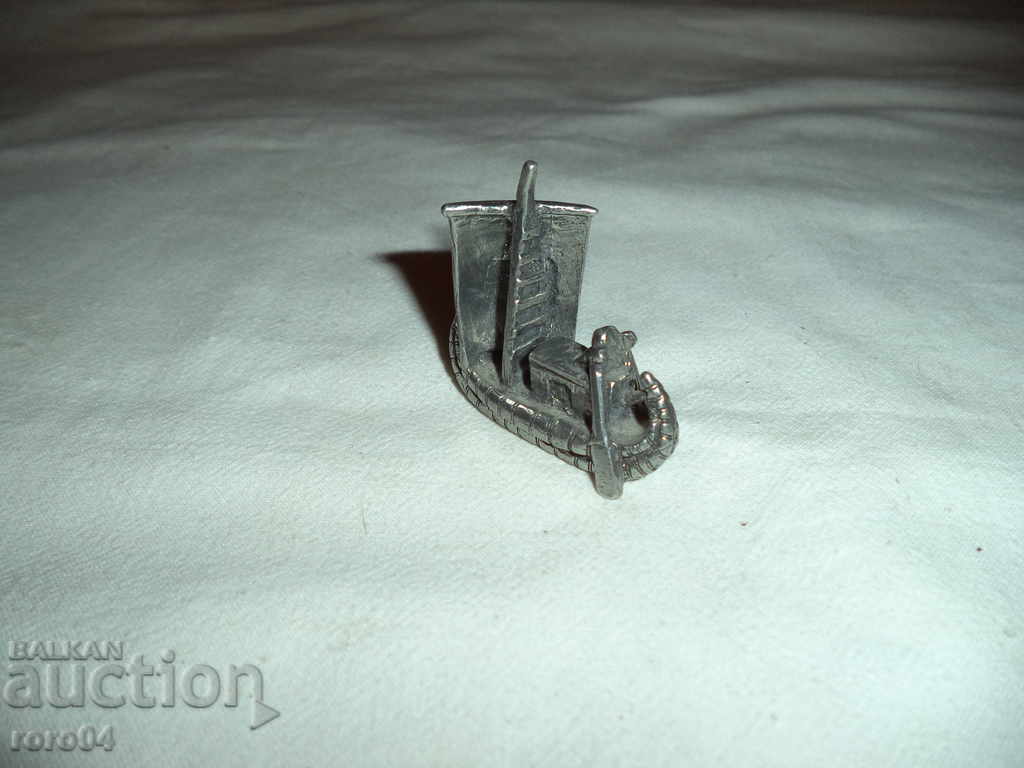 STAR SMALL SCULPTURE - BOAT II - MARKED - 5 STAR SMALL SCULPTURE - BOAT II - MARKED - 5