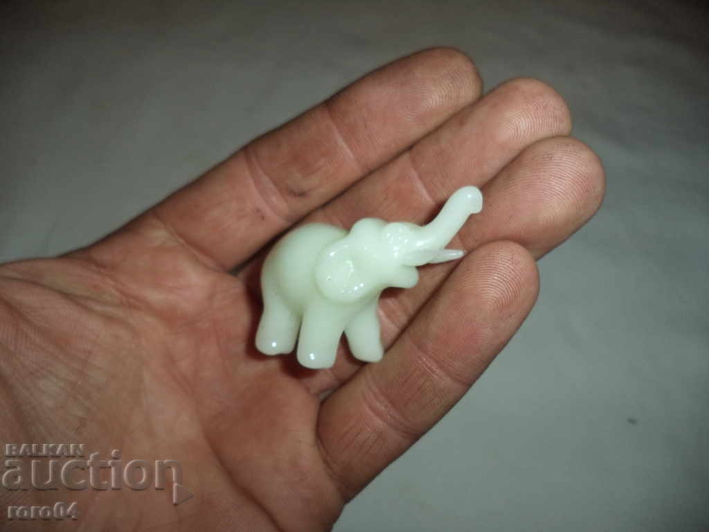 Licitație SCULPTURA DIN STICLĂ DIN SPATE