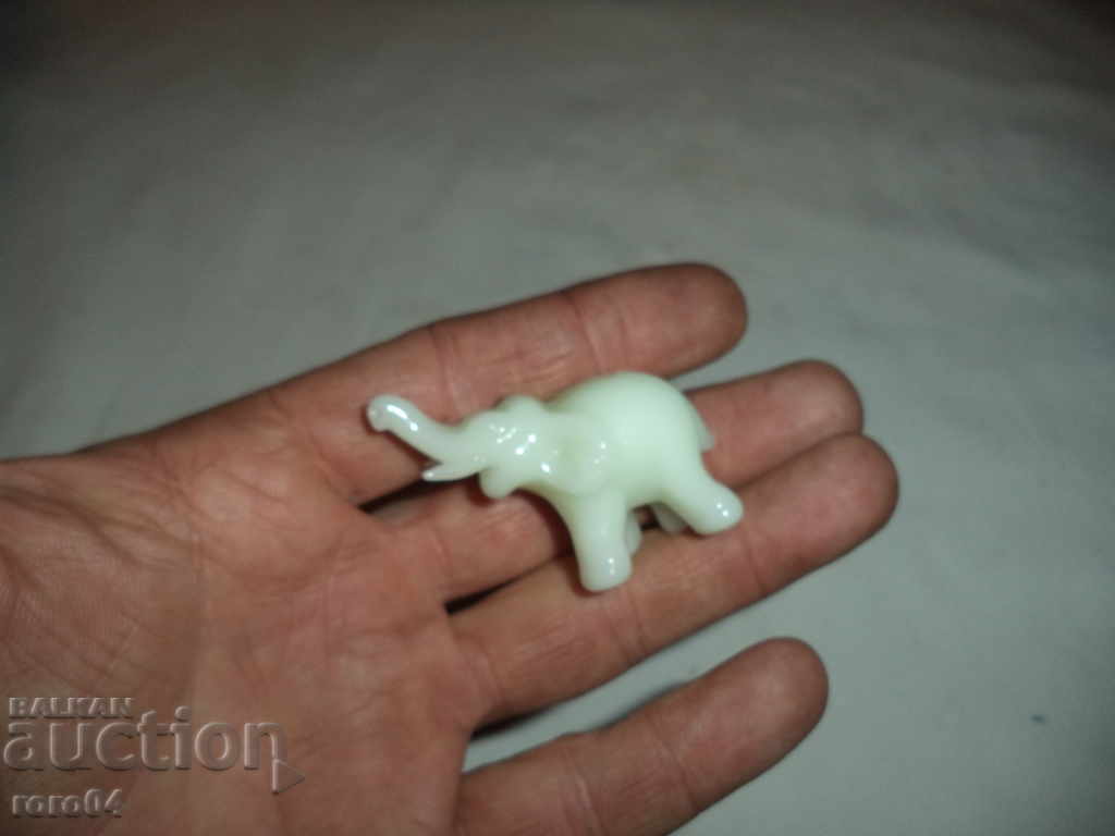 Delivery of OLD GLASS SCULPTURE ON SLOPE Delivery of OLD GLASS SCULPTURE ON SLOPE