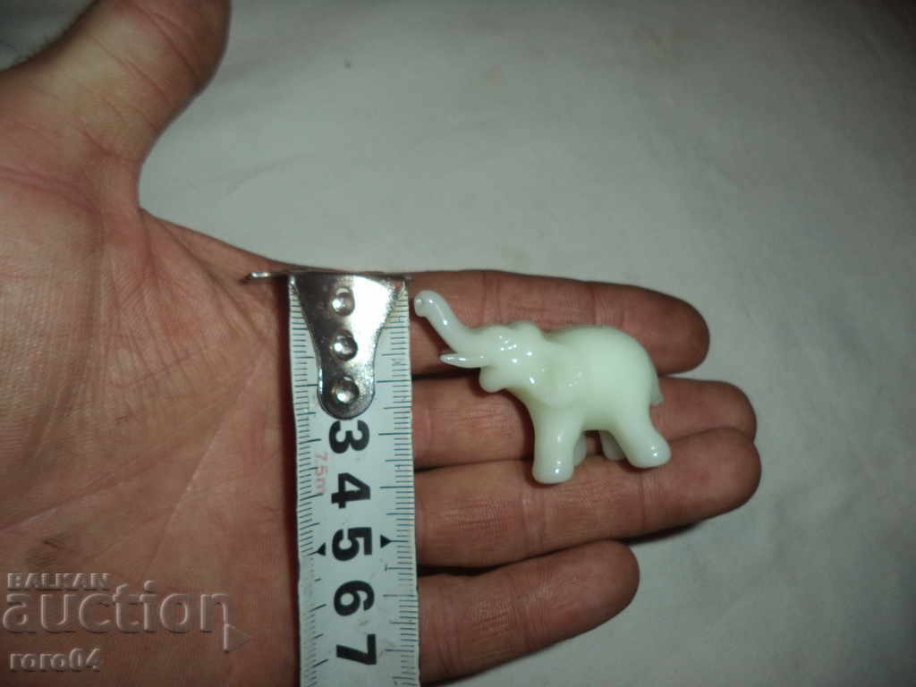 OLD GLASS SCULPTURE ON SLOPE - 7 OLD GLASS SCULPTURE ON SLOPE - 7