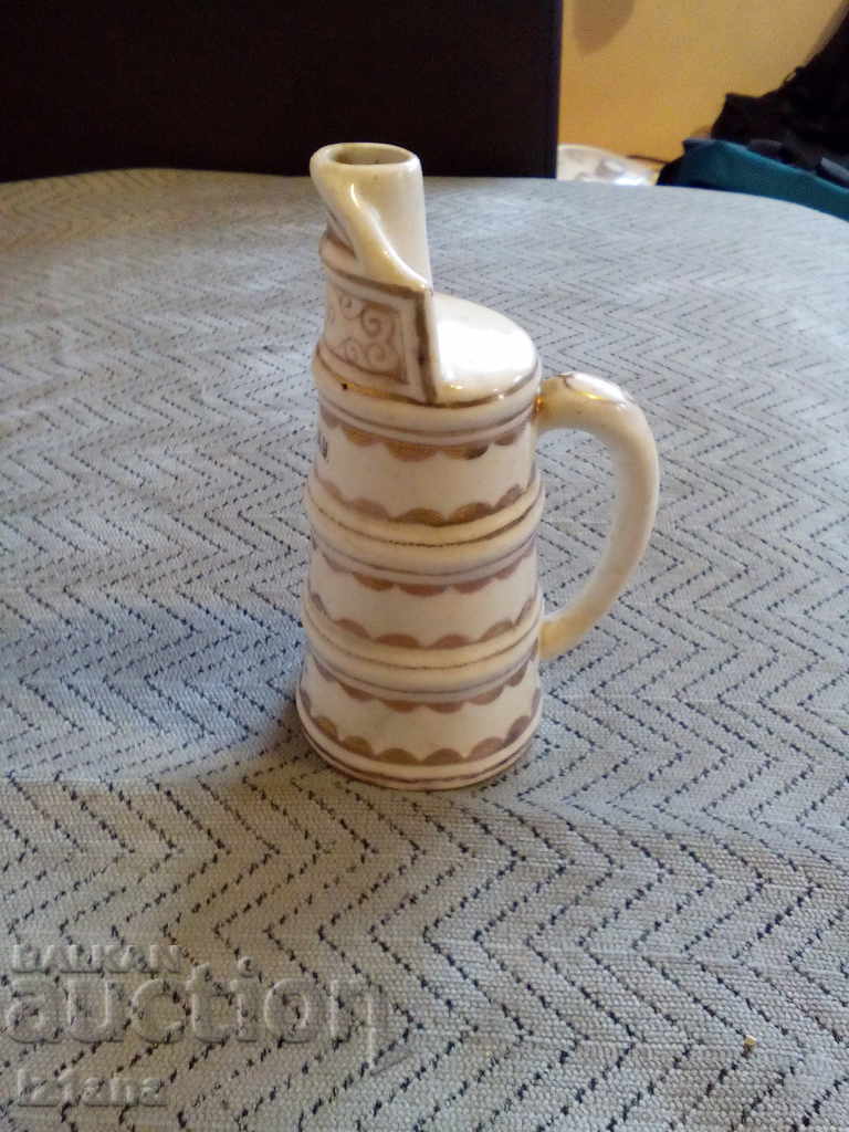 Vechi porțelan ulcior, ulcior cu preț 10.00 BGN | € 5.11 Vechi porțelan ulcior, ulcior cu preț 10.00 BGN | € 5.11