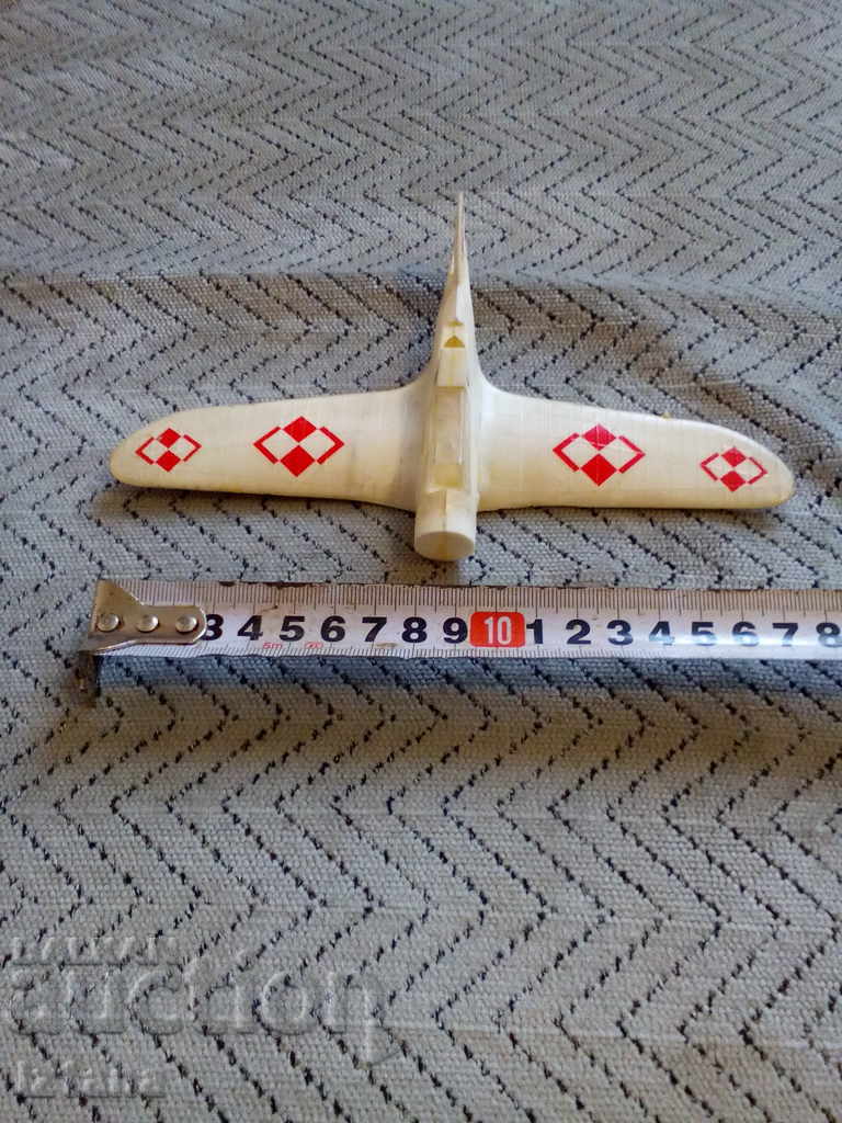 Παλιό παιχνίδι, αεροπλάνο με τιμή 10.00 BGN | € 5.11 Παλιό παιχνίδι, αεροπλάνο με τιμή 10.00 BGN | € 5.11