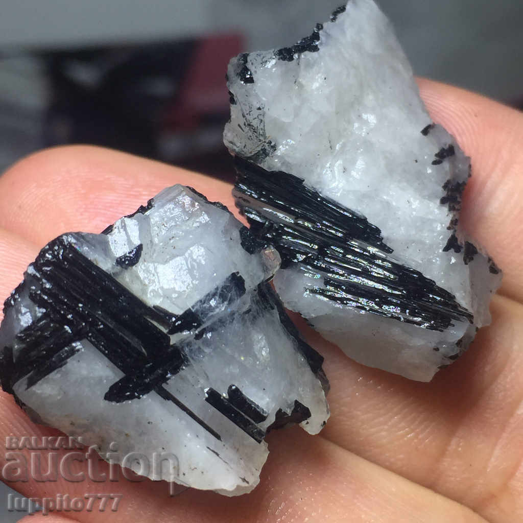 Delivery of 100% natural black tourmaline and quartz rutile 2 pieces Delivery of 100% natural black tourmaline and quartz rutile 2 pieces
