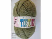 100g green green yarn